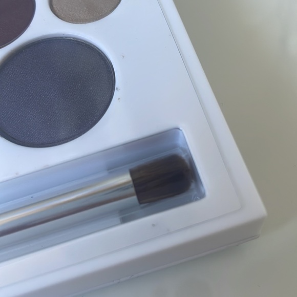 BRAND NEW LIMITED EDITION - Picture 3 of 4